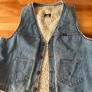 Wrangler Black and Gold Label Sherpa Vest vintage